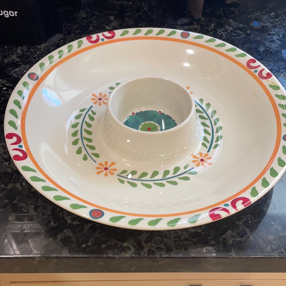Plastic chips and salsa bowl